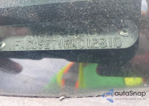 2011 Ford Escape Limited z USA, uszkodzony, nr VIN 1FMCU9E71BKC12310